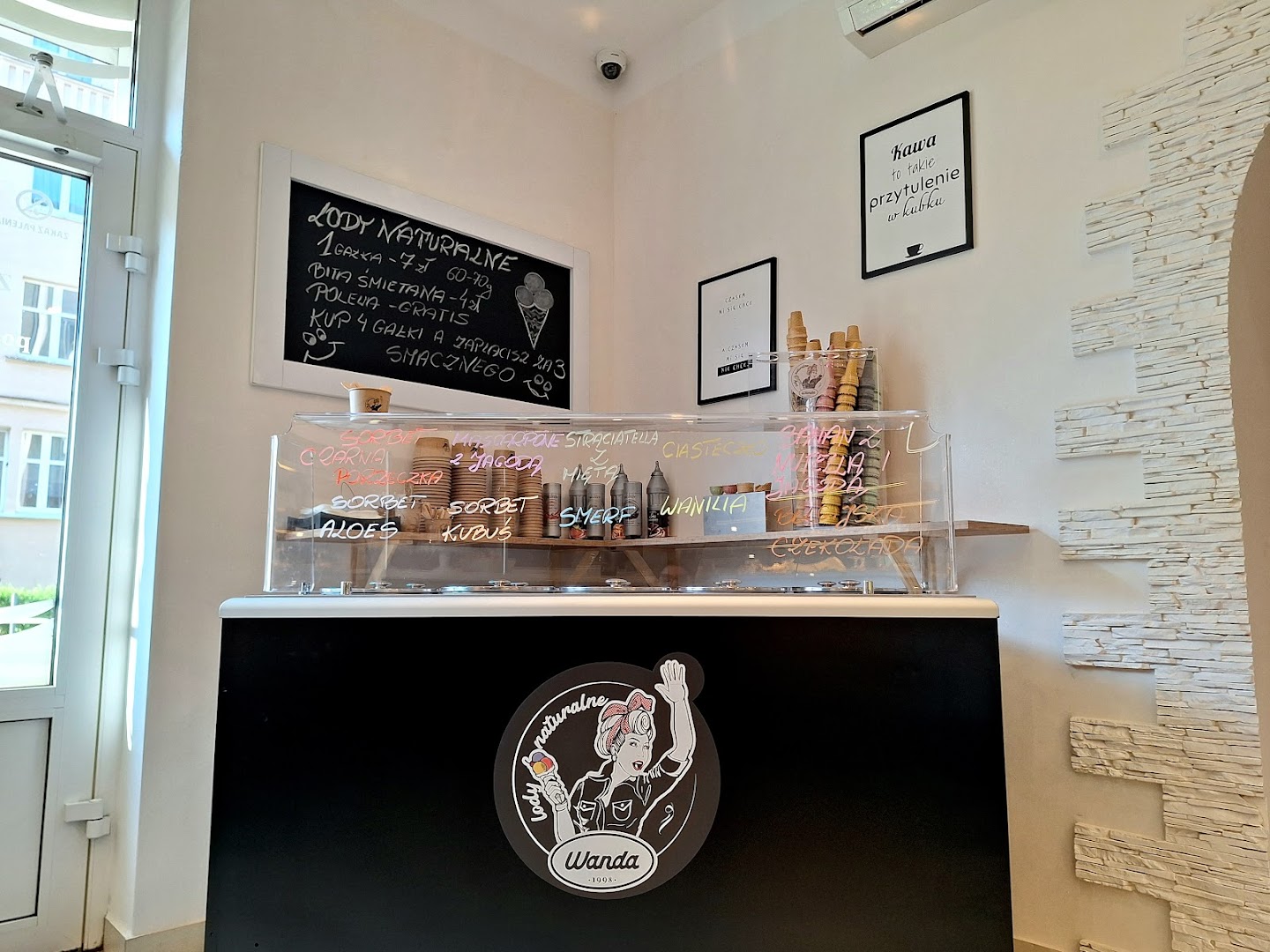 CaffeTrio. Gdzie Chleb Deser i Śniadanie Łączą Siły · Zdjęcia 5